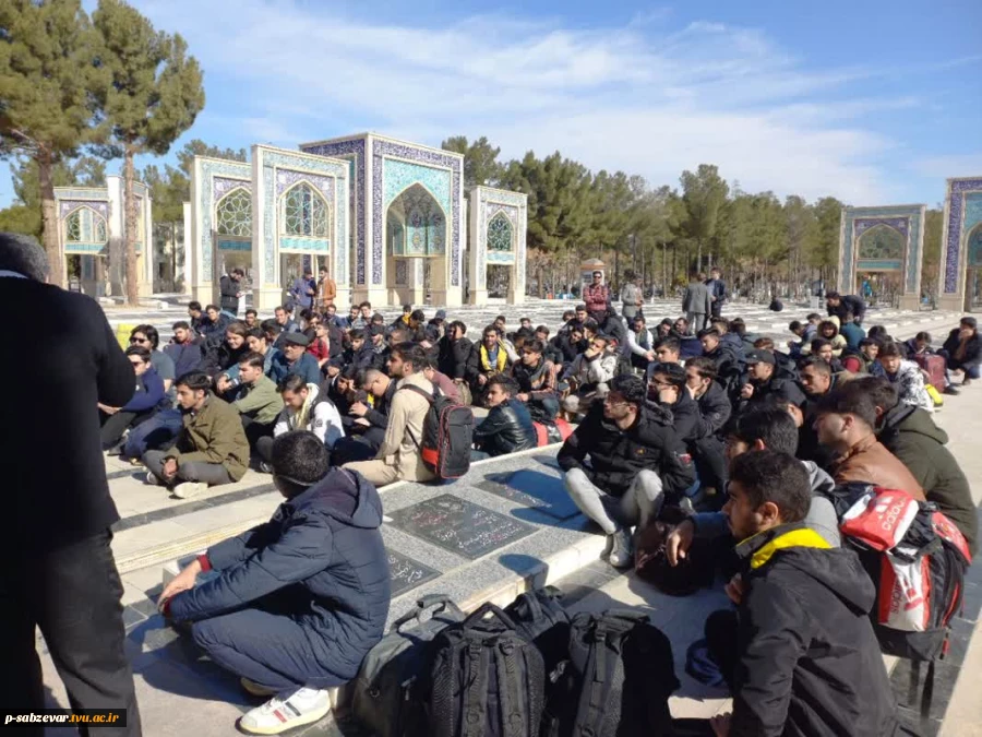 مراسم معنوی بدرقه و اعزام دانشجویان به اردوی راهیان نور برگزار شد
 5
