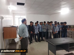 بازدید جمعی از دانش آموزان هنرستانی از دانشکده فنی و حرفه ای امام خمینی (ره ) سبزوار به مناسبت هفته مشاغل  4